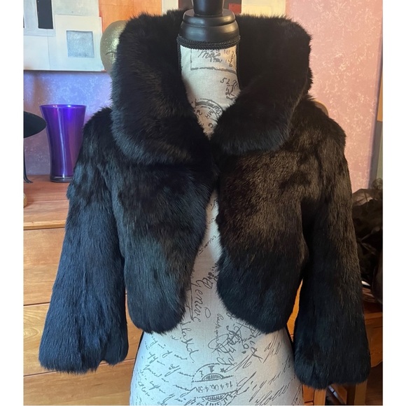 Elegant vintage 3/4 sleeve Black Fur Jacket - Picture 1 of 15